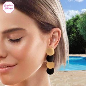 Boucles d’Oreilles Stylisées Noir et Or