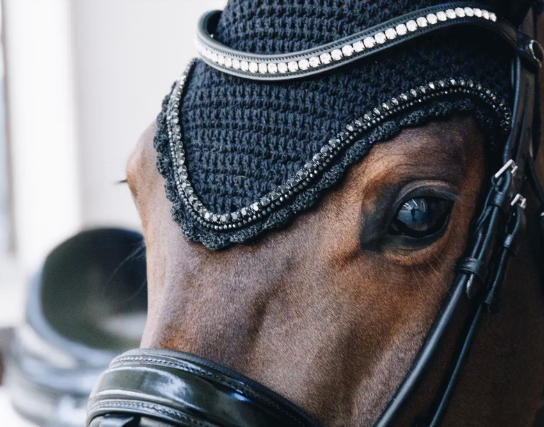 ✨ Bonnet Long Stone & Pearl Kentucky – Anti-mouches chic avec strass & perles