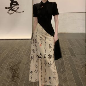 Cheongsam Bicolore Avec Motifs Calligraphiques – Jiayi