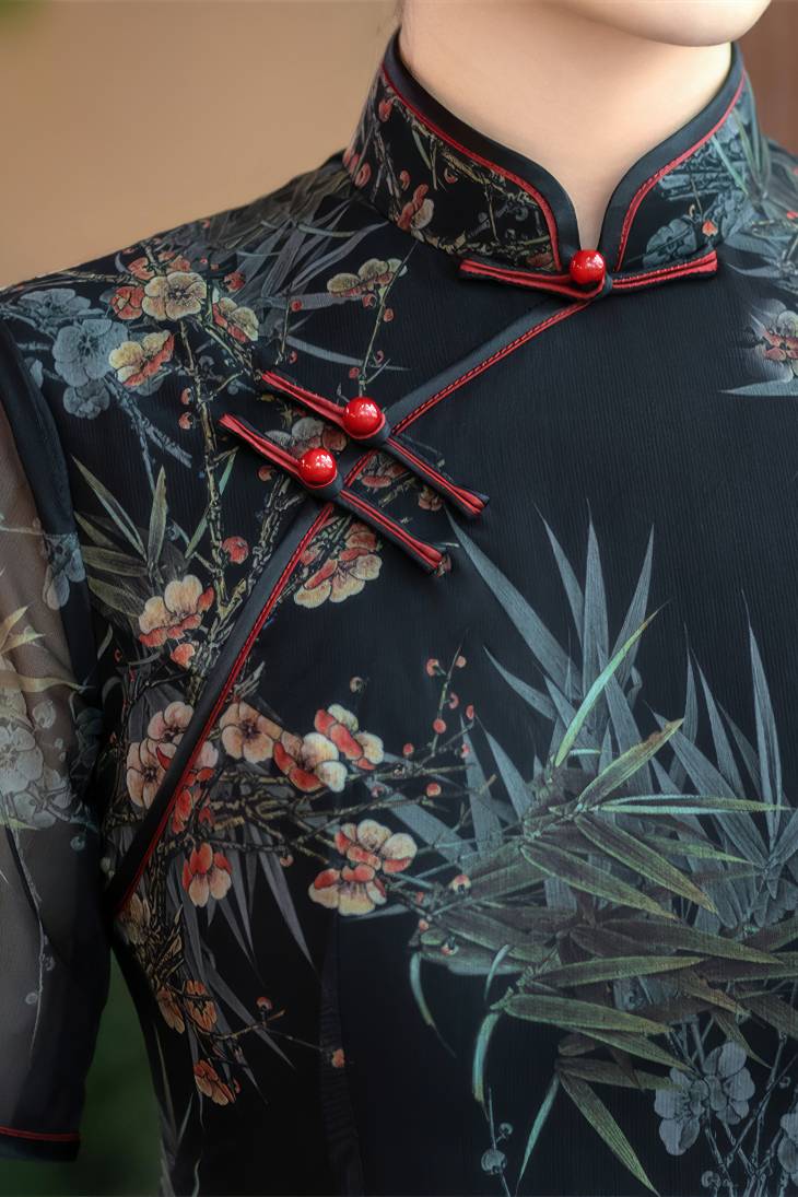 Cheongsam Noire Avec Manches Transparentes Et Motifs Floraux – Fengyi – Image 7