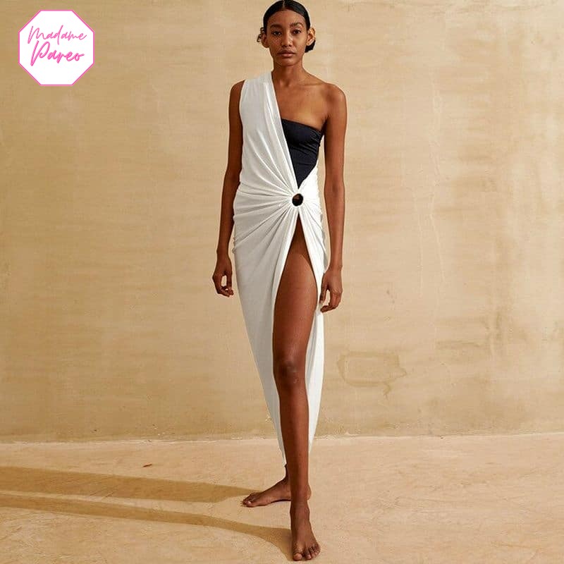 Robe de Plage Asymétrique Blanche à Épaule Dénudée – Image 3