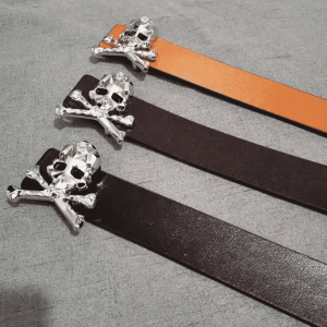 Ceinture tête de mort en cuir avec boucle argenté